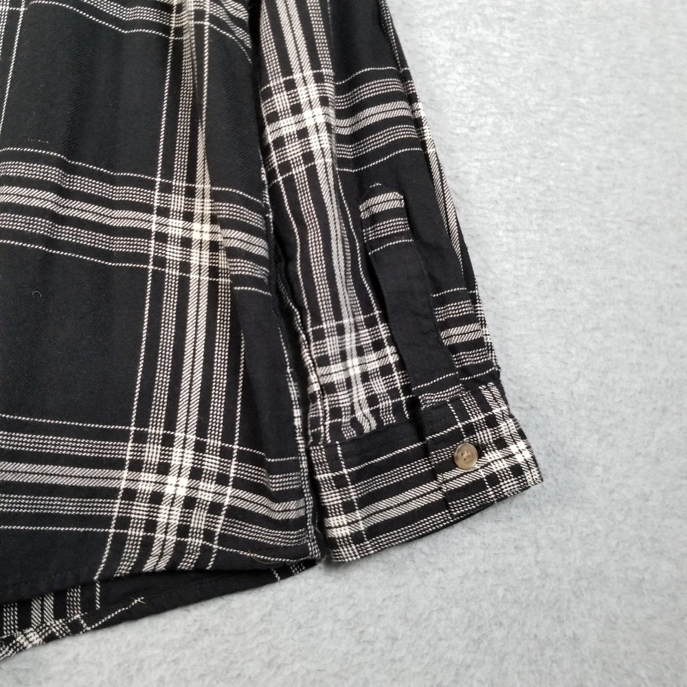 a.n.a Button Up Shirt Women's Large L‎ Black White Plaid Flannel Relaxed Cotton - Picture 4 of 8